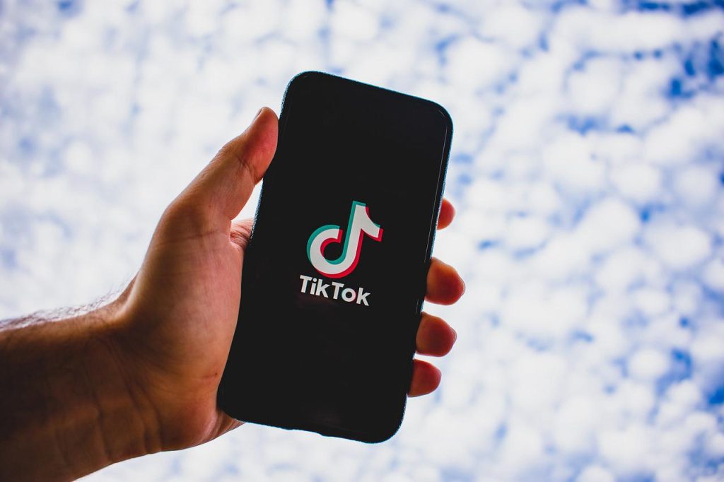 Apel fals la 112! Totul era o provocare de pe TikTok. Cum s-a încheiat farsa unui minor