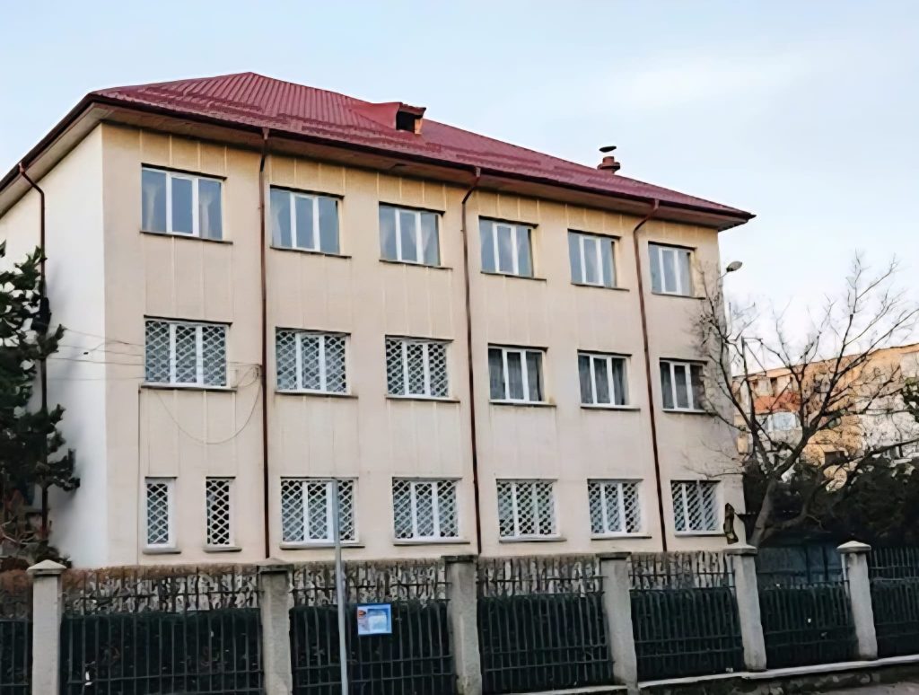 De 3 ani, studenții și profesorii cer salvarea Facultății de Psihologie și Științele Educației din Buzău. În acest timp, Primăria oferă infrastructură și un milion de euro unei școli private
