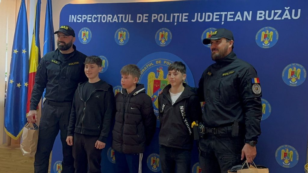 (VIDEO) Polițiști cu performanțe sportive, modele pentru tinerii sportivi. Întâlnire între generații și surprize