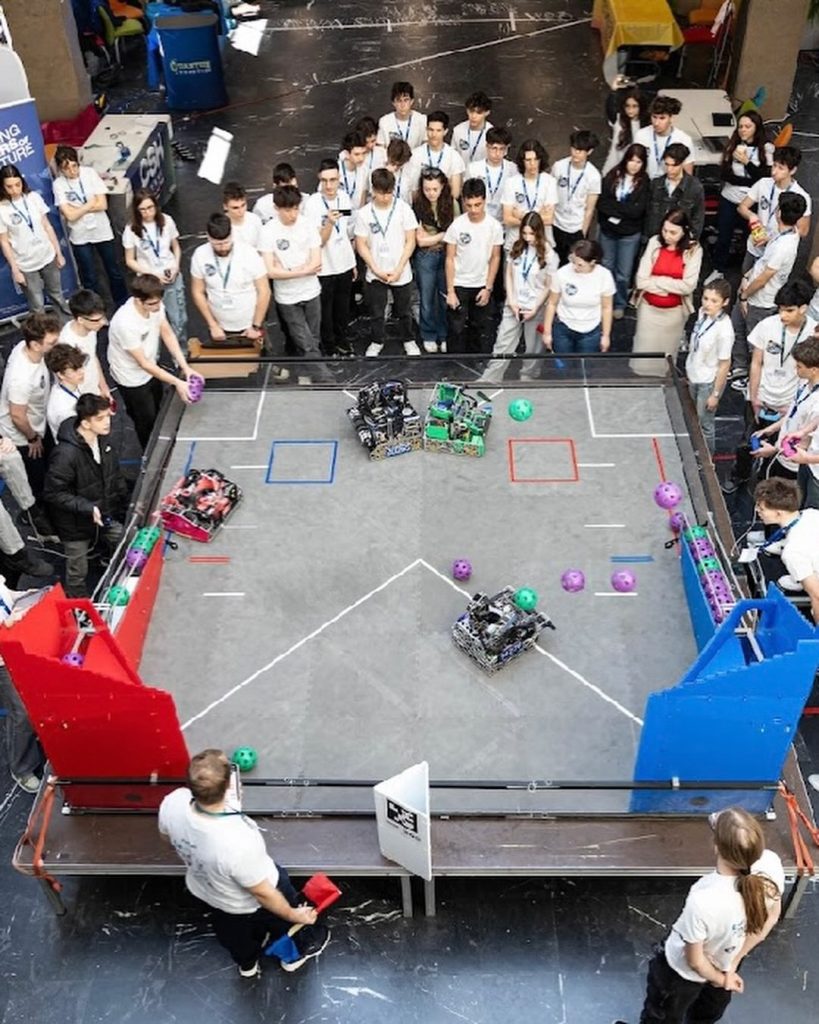 Echipa de robotică a Colegiului Hasdeu, gata pentru arena mondială din Houston după un stagiu intens la Timișoara (FOTO)