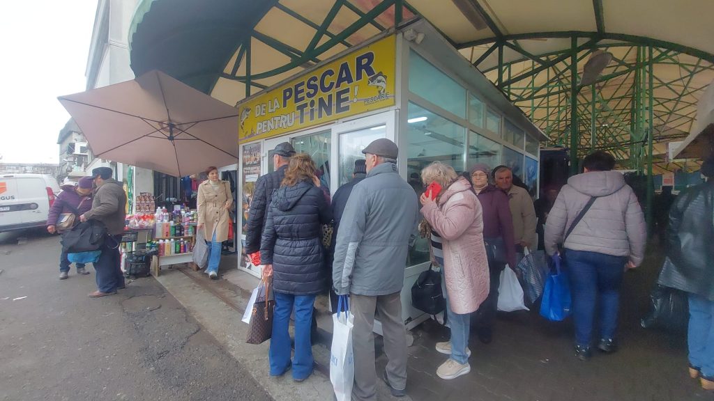 (VIDEO) Cozi la pescării înainte de Florii. Un crap, o sută de lei