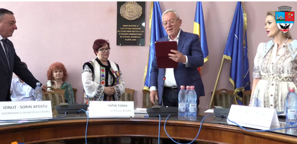 Creatoarea de artă populară Amelia Papazissu, Tezaur Uman Viu, desemnată cetățean de onoare al municipiului Buzău