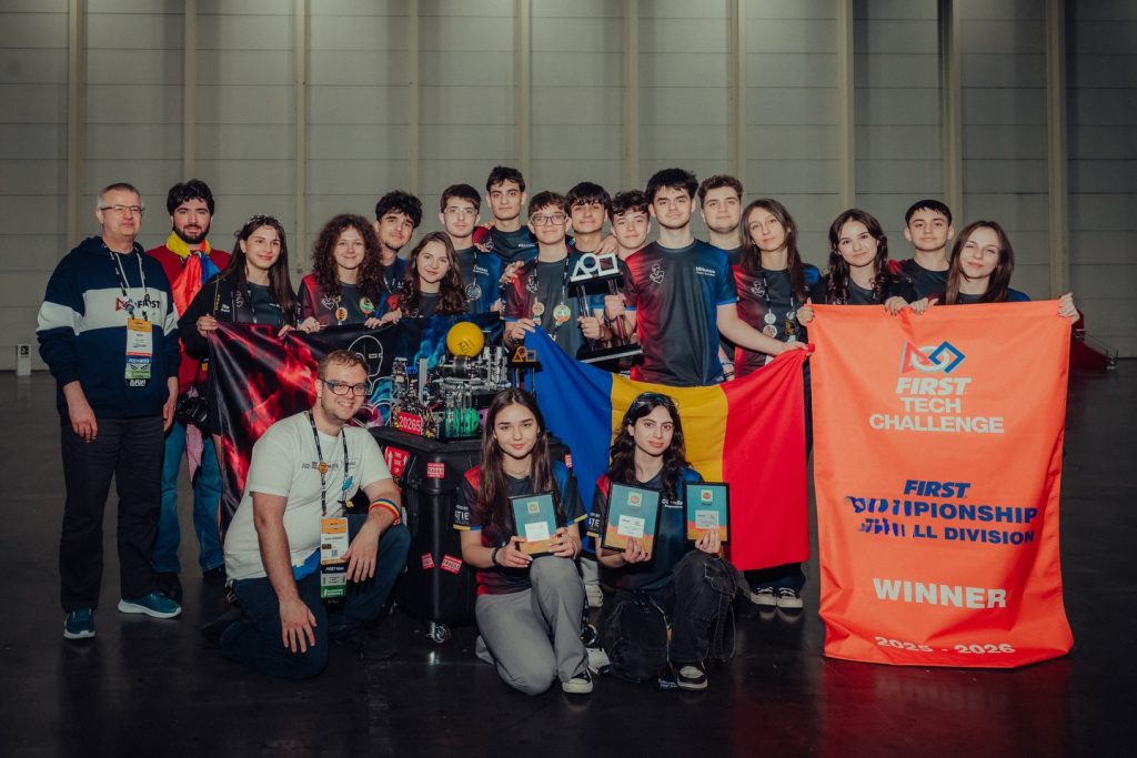 Hasdeeni fericiți! S-a întors echipa de excelență de la Campionatul Mondial de robotică de la Houston! Priviți-i! (VIDEO)