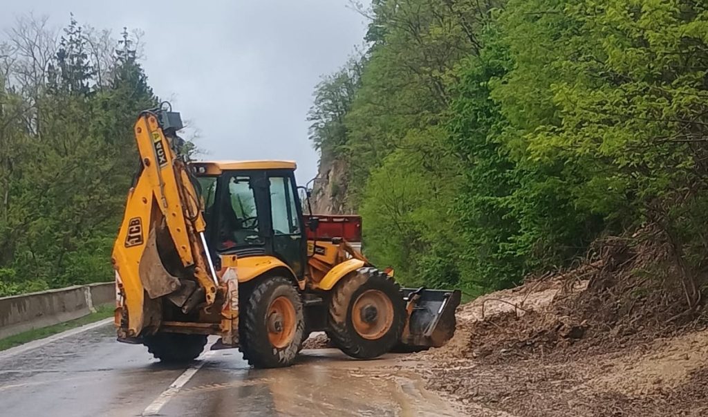 Ploi peste noapte, probleme  în zori. Ce șosea este de evitat