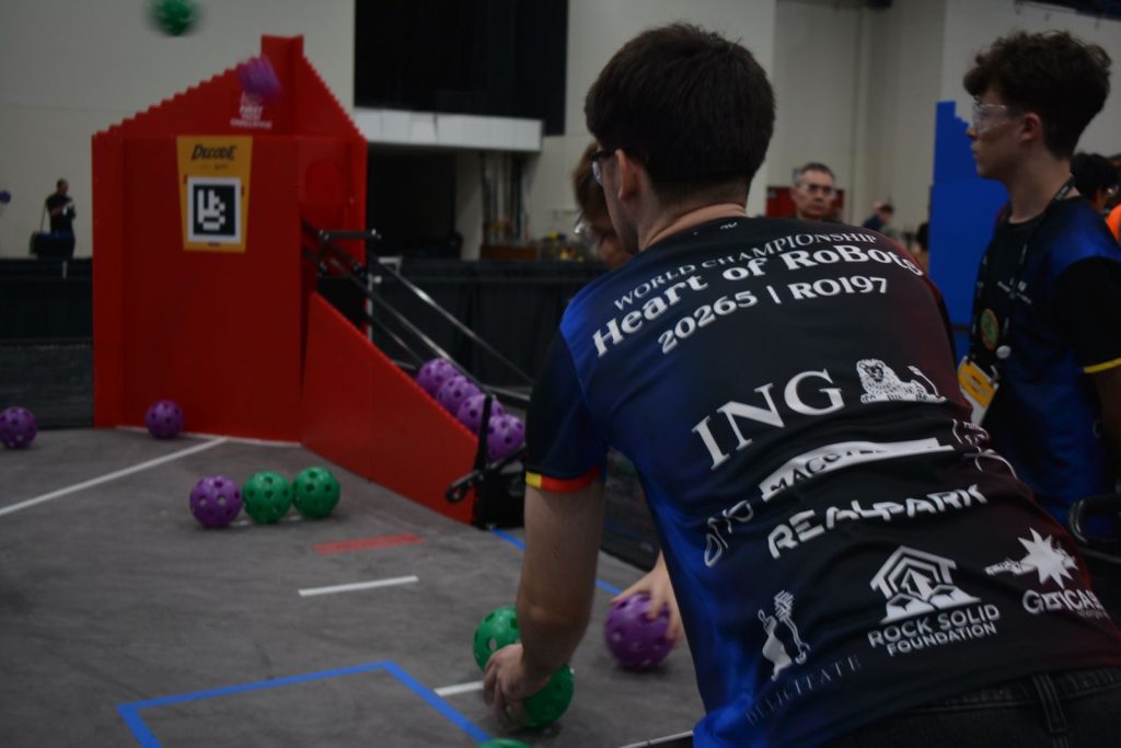 Copiii din Buzău pot învăța robotică de la vicecampionii mondiali. Eveniment special de 1 Iunie, organizat de Heart of RoBots