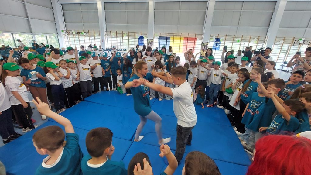 (VIDEO) Sport, disciplină și curaj! Lecția de aur oferită copiilor din Berca de Alina Dumitru, campioană olimpică la judo