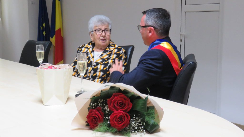 S-a întors la Primărie la 90 de ani! Povestea emoționantă a primei și singurei femei primar din Nehoiu