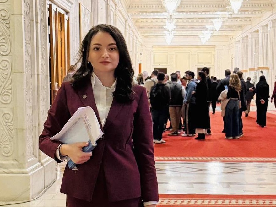 De ce a ales o deputată de Buzău să facă naveta la Parlament cu bebelușul