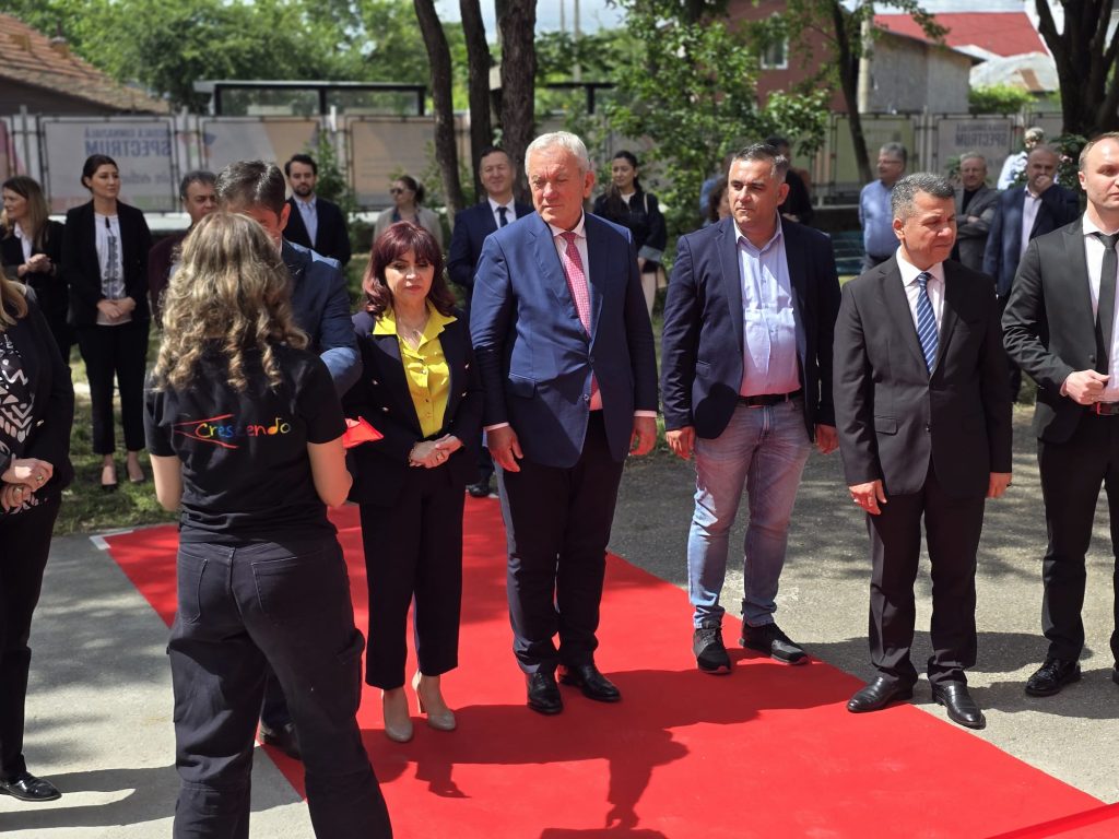 DECIZIE! Consilierii au  suspendat risipa cu școala Spectrum! Cheltuiala banilor fără număr a lui Toma s-a oprit!  Fără finanțare, turcii amenință că părăsesc Buzăul