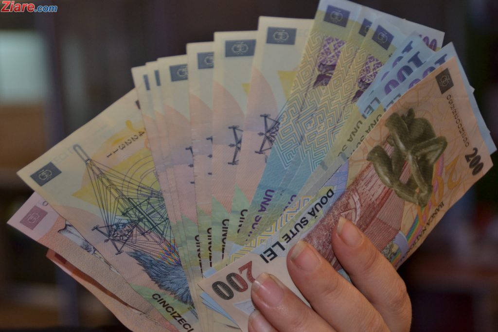 Mai mulți buzoieni s-au trezit giranți la un credit de care habar nu aveau. Două femei, reținute. Ce schemă au pus la cale