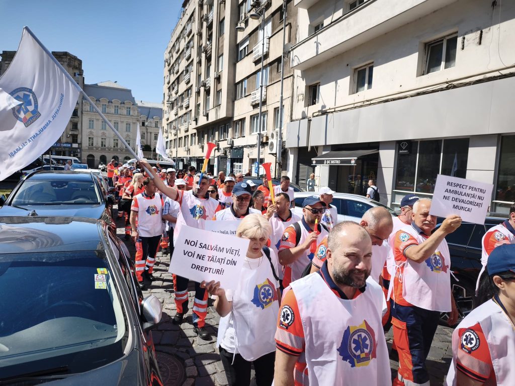 COD ROȘU de proteste! Ce sindicaliști din sănătate au ieșit în stradă și ce servicii și-au oprit activitatea