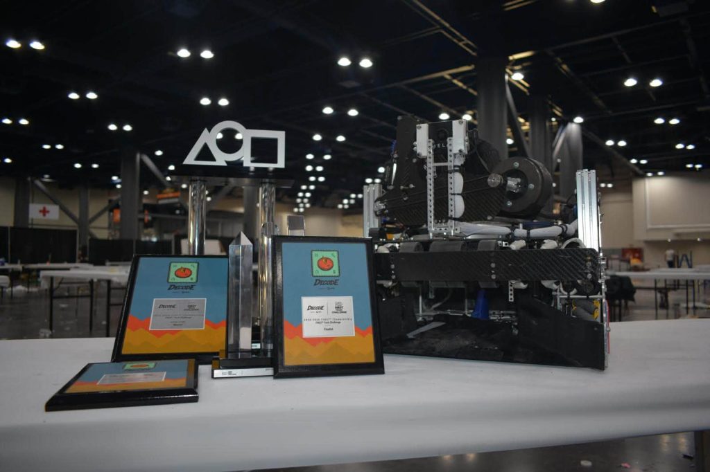 Cel mai eficient robot din lume este la Buzău! Echipa Heart of RoBots încheie sezonul pe locul 1 mondial (FOTO)