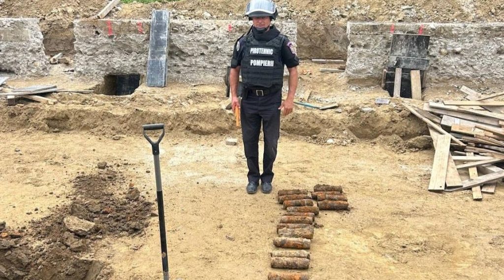 EXPLOZIV! Ce au găsit pompierii pe un teren din comuna Unguriu